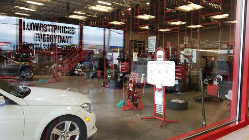 Tire Shop «Discount Tire Store - Orlando, FL», reviews and photos, 986 N Semoran Blvd, Orlando, FL 32807, USA