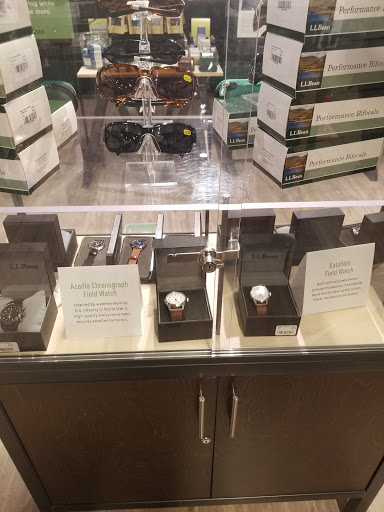 Clothing Store «L.L. Bean», reviews and photos, 25225 Cedar Rd, Lyndhurst, OH 44124, USA