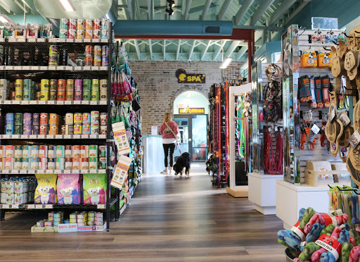 Pet Supply Store «Brookside Barkery & Bath», reviews and photos, 118 W 63rd St, Kansas City, MO 64113, USA