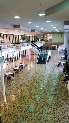 Shopping Mall «Oak Mill Mall», reviews and photos, 7900 N Milwaukee Ave, Niles, IL 60714, USA