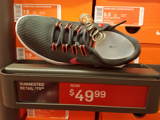 Sporting Goods Store «Nike Factory Store», reviews and photos, 2200 Petaluma Blvd N #100, Petaluma, CA 94952, USA