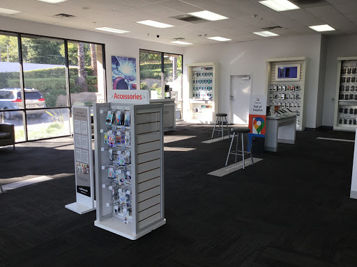 Cell Phone Store «GoWireless Verizon Authorized Retailer», reviews and photos, 3811 E Foothill Blvd, Pasadena, CA 91107, USA