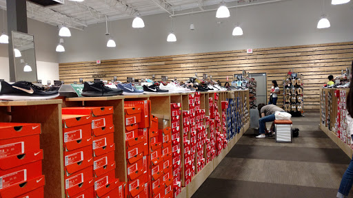 Shoe Store «DSW Designer Shoe Warehouse», reviews and photos, 4049 Grand Ave, Chino, CA 91710, USA