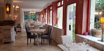 Atmosphère du Restaurant gastronomique La Mirabelle-Casteil /Restaurant - n°3