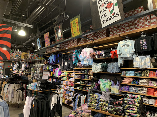 Clothing Store «Zumiez», reviews and photos, 300 Monticello Ave #193, Norfolk, VA 23510, USA