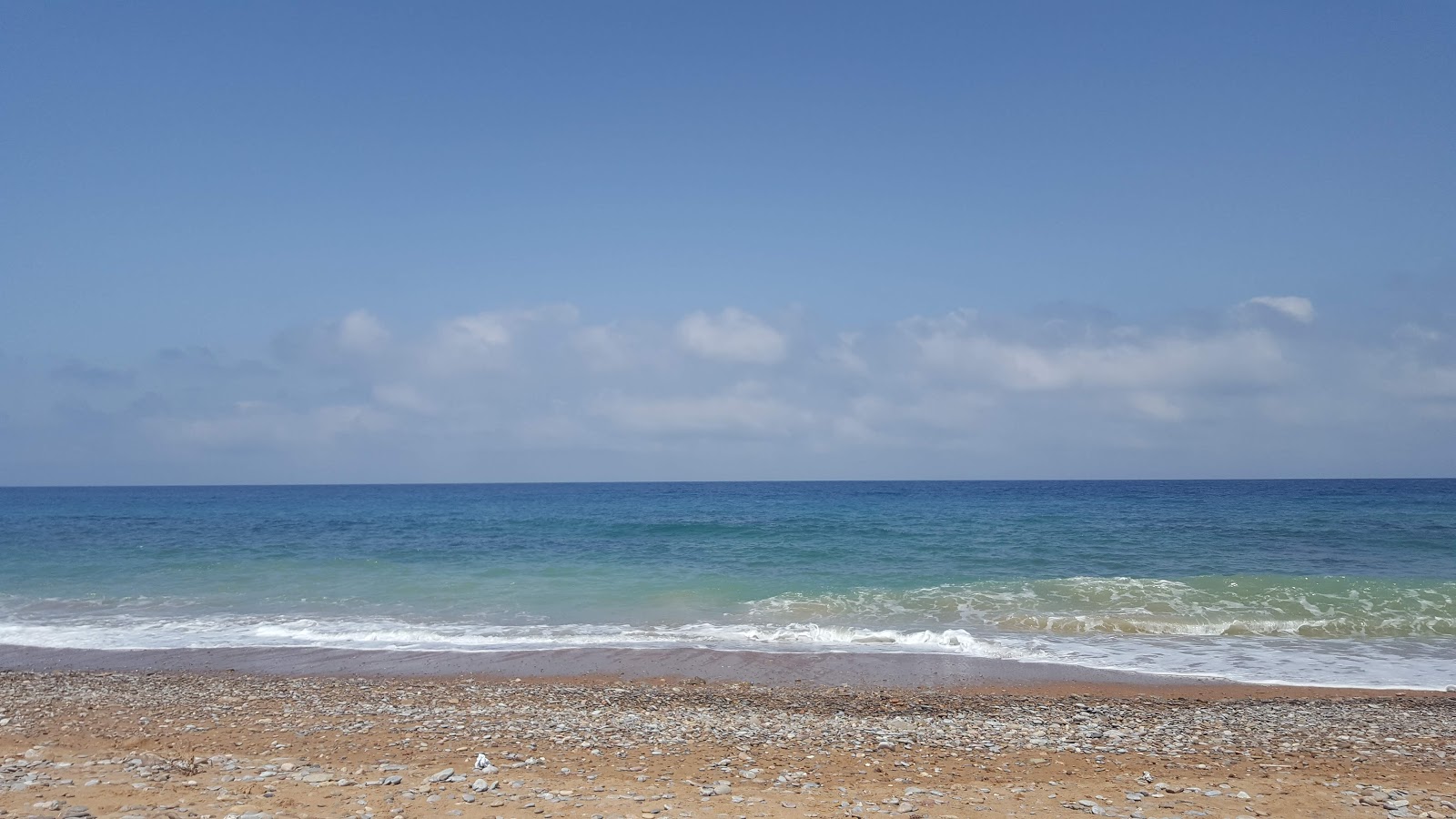 Foto de Boufadisse beach con parcialmente limpio nivel de limpieza
