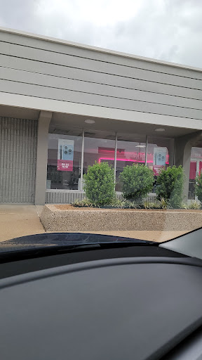 Cell Phone Store «T-Mobile», reviews and photos, 1118 N Fielder Rd, Arlington, TX 76012, USA