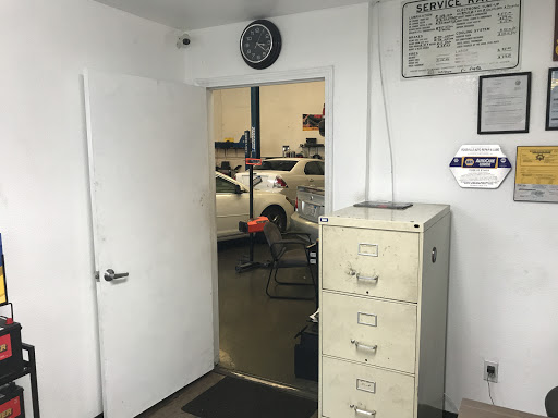 Auto Repair Shop «Roseville Auto Repair And Lube», reviews and photos, 5630 Roseville Rd Suite# B, Sacramento, CA 95842, USA
