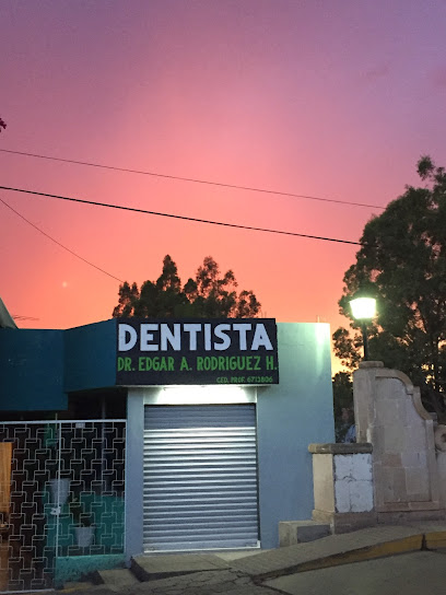 Dentista M.C.D. Edgar Rodriguez