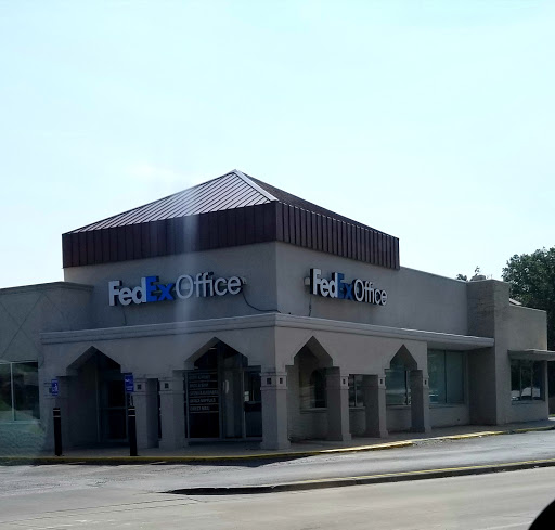 Print Shop «FedEx Office Print & Ship Center», reviews and photos, 5437 Johnson Dr, Mission, KS 66205, USA