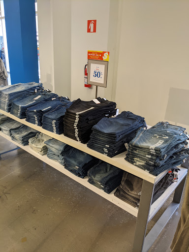 Clothing Store «Old Navy», reviews and photos, 634 Spectrum Center Dr, Irvine, CA 92618, USA