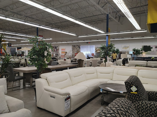 Outlet Store «Rooms To Go Outlet Furniture Store - Seffner», reviews and photos, 11540 E Highway 92, Seffner, FL 33584, USA