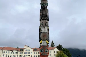 Totem Square image