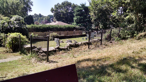 Memorial Park «Captain Stephen Olney Memorial Park», reviews and photos, Smithfield Rd, North Providence, RI 02904, USA