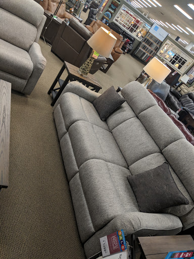 Furniture Store «Raymour & Flanigan Furniture and Mattress Store», reviews and photos, 1345 US-1, North Brunswick Township, NJ 08902, USA