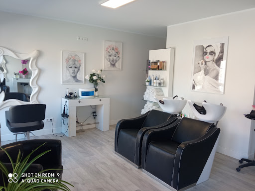 Yolanda Y Elías Peluquería Unisex y Barbería. en Sarón, Santander