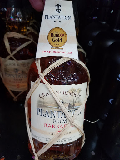 Liquor Store «Fairgrounds Discount Beverages (Liquors)», reviews and photos, 2157 York Rd, Timonium, MD 21093, USA