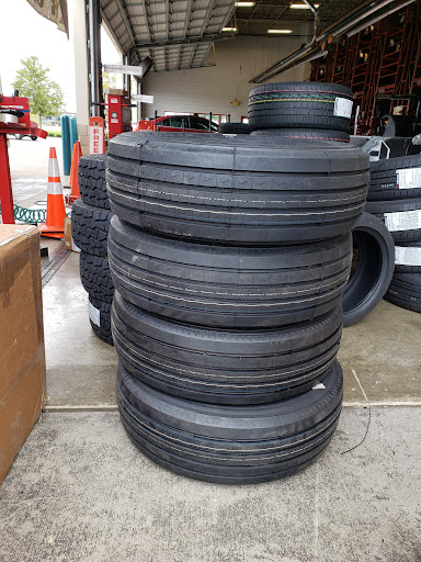 Tire Shop «Discount Tire Store - Muncie, IN», reviews and photos, 6210 W McGalliard Rd, Muncie, IN 47304, USA