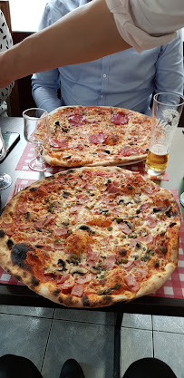 Pizza du Pizzeria Au Bouquet à Ivry-sur-Seine - n°19