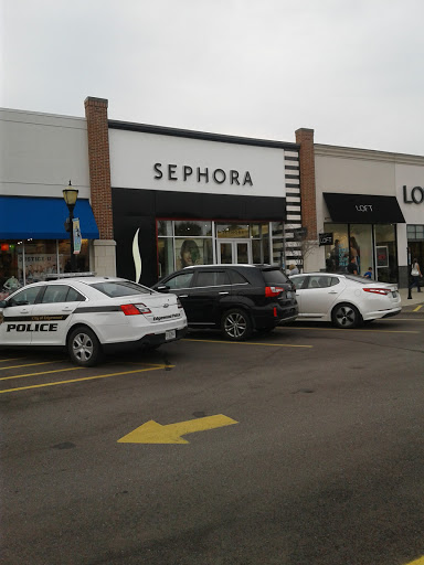 Shopping Mall «Crestview Hills Town Center», reviews and photos, 2791 Town Center Blvd, Crestview Hills, KY 41017, USA