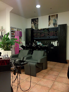 Friseur Haarwelten Zum Neuntagwerk 1, 91077 Neunkirchen am Brand, Deutschland