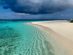 Hadahaa Tatil Köyü Plajı'in fotoğrafı - rahatlamayı sevenler arasında popüler bir yer