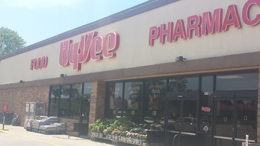 Hy-Vee, 1951 S Main Ave, Sioux Center, IA 51250, USA, 