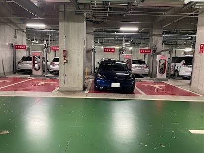 Tesla充電スタンド