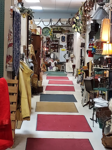 Antique Store «Grapevine Antiques & Craft», reviews and photos, 137 Erin Ln, Brodheadsville, PA 18322, USA