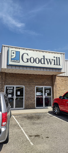 Thrift Store «Batesville Goodwill Store», reviews and photos, 1348 State Rd 46, Batesville, IN 47006, USA