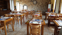 Atmosphère du Restaurant français Restaurant des Druides à Rochefort-Montagne - n°1