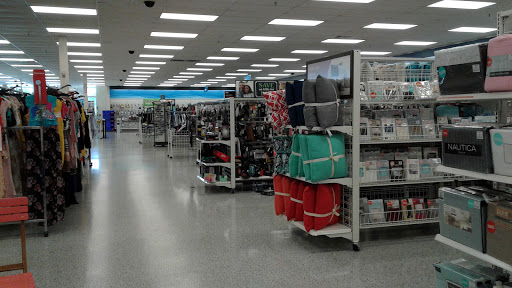 Clothing Store «Ross Dress for Less», reviews and photos, 21605 Village Lakes Shopping Center Dr, Land O Lakes, FL 34639, USA