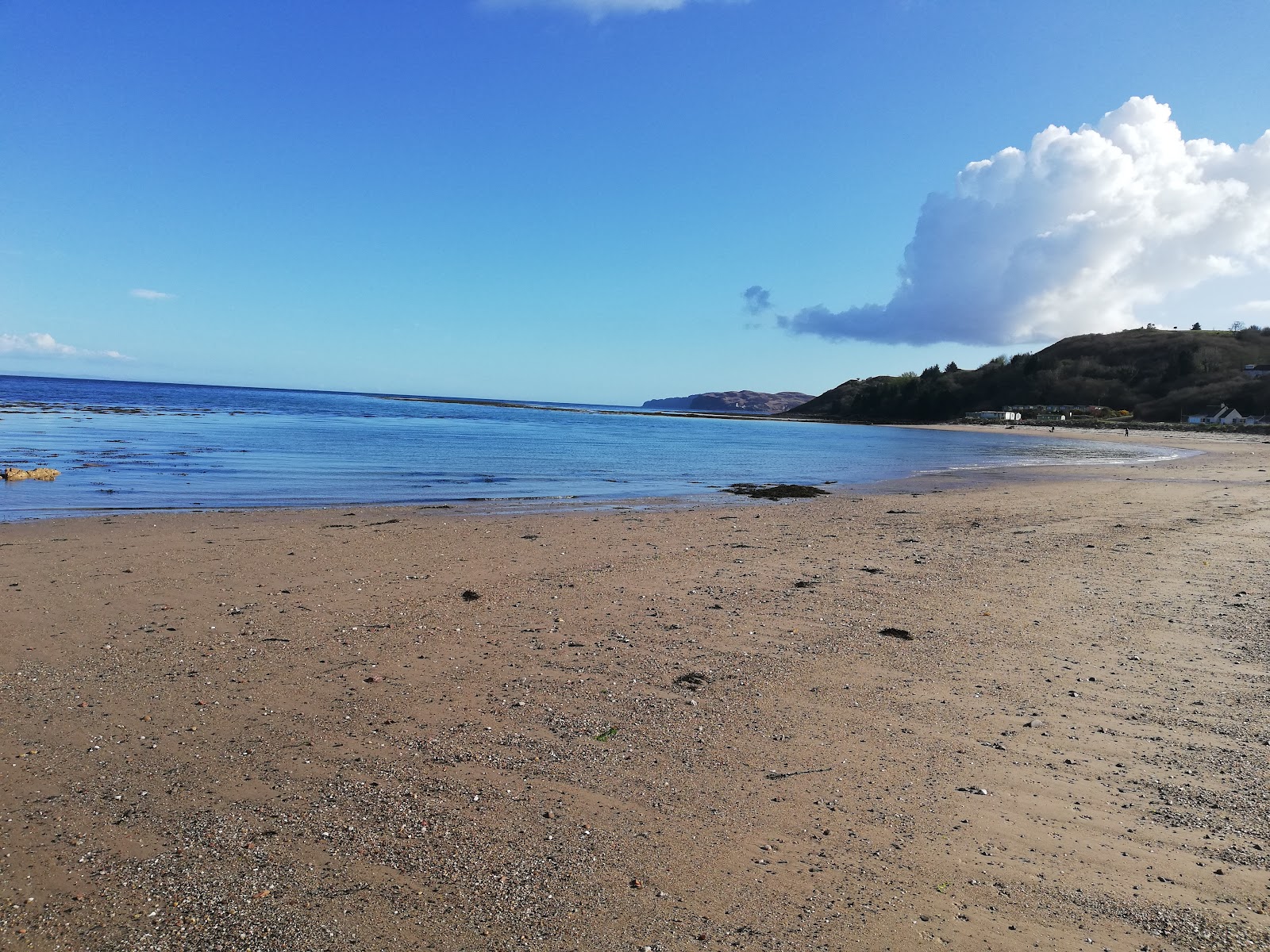 Foto von Ardnacross Bay Beach und die siedlung