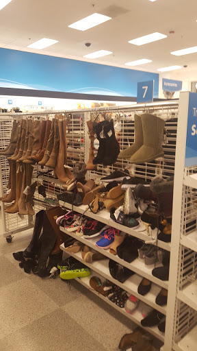 Clothing Store «Ross Dress for Less», reviews and photos, 6901 W Grand Ave, Gurnee, IL 60031, USA
