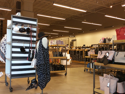 Shoe Store «DSW Designer Shoe Warehouse», reviews and photos, 1835 N Tomahawk Island Dr, Portland, OR 97217, USA