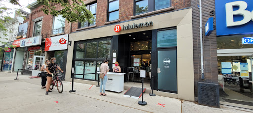 lululemon experiential store