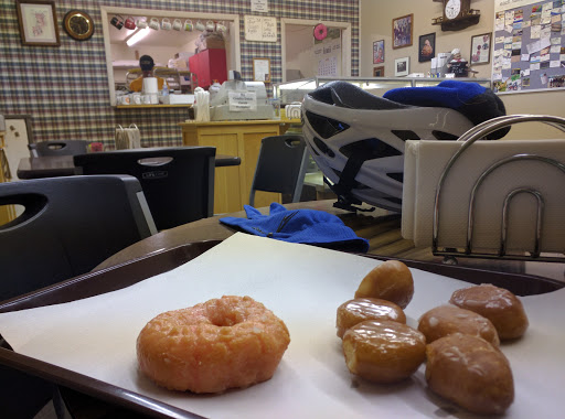 Donut Shop «White House Donut Shop», reviews and photos, 212 E Main St, Westfield, IN 46074, USA