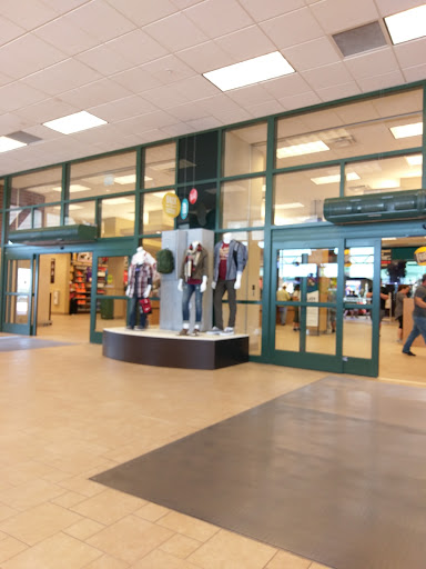 Sporting Goods Store «SCHEELS», reviews and photos, 6503 W 135th St, Overland Park, KS 66223, USA