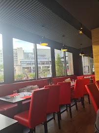 Atmosphère du Restaurant français La Table de Bretagne et Table de Savoie à Montigny-le-Bretonneux - n°5
