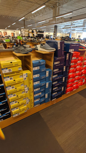 Shoe Store «DSW Designer Shoe Warehouse», reviews and photos, 11500 Burleigh St., Wauwatosa, WI 53222, USA