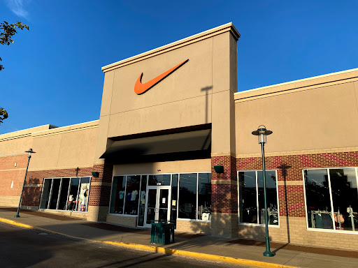 Nike Factory Store, 4600 Shelbyville Rd #615, Louisville, KY 40207, USA, 