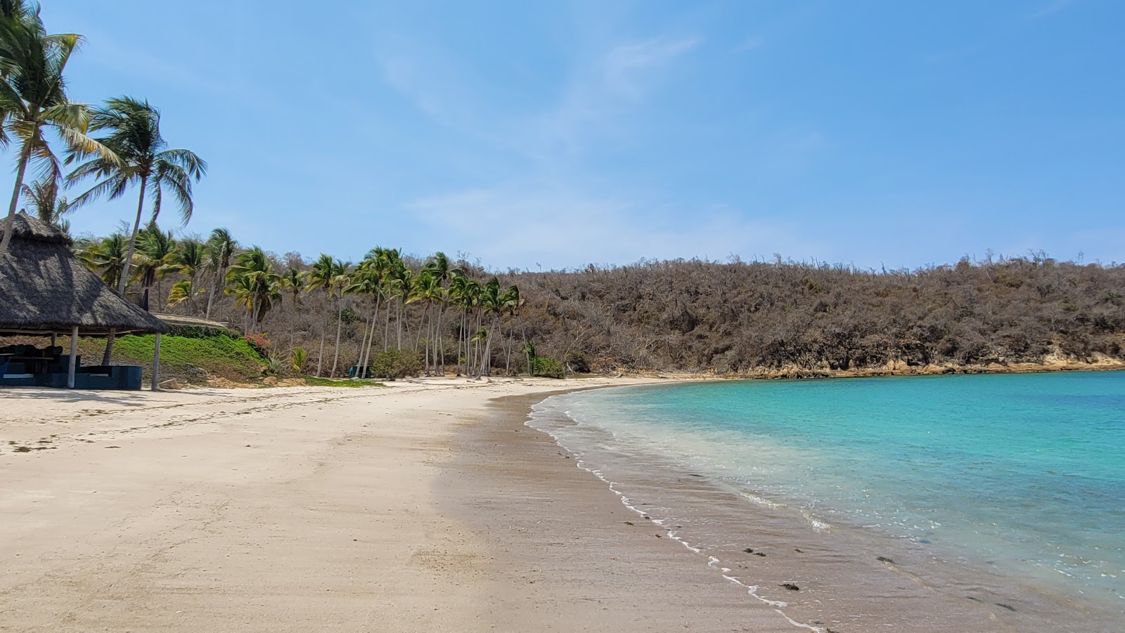 Foto av Paraiso beach med turkos rent vatten yta
