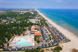 Foto di Marseillan beach con costa lunga e dritta