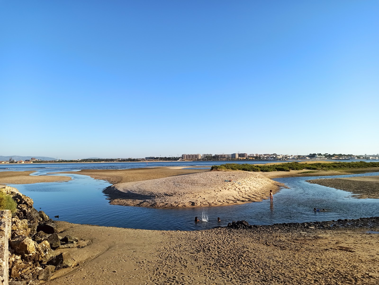 Foto von Praia do Bico do Mexilhoeiro - beliebter Ort unter Entspannungskennern