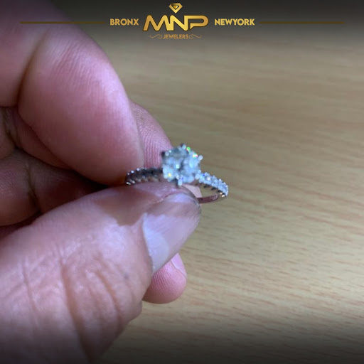 Jeweler «M & NP Jewelers», reviews and photos, 2142 White Plains Rd, Bronx, NY 10462, USA