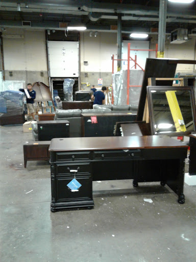 Furniture Store «Raymour & Flanigan Furniture», reviews and photos, 184 Benton St, Stratford, CT 06615, USA