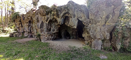Grottes des Roches à Les Roches-de-Condrieu