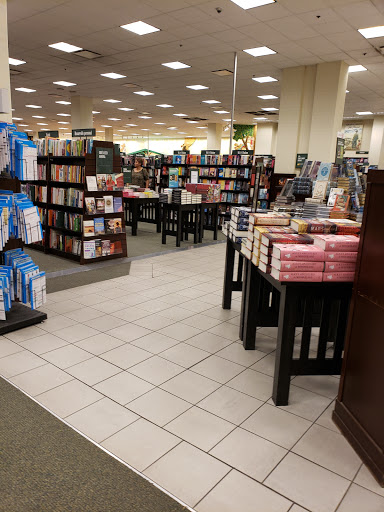 Book Store «Barnes & Noble Booksellers Palm Desert», reviews and photos, 72840 Highway 111 # 425, Palm Desert, CA 92260, USA