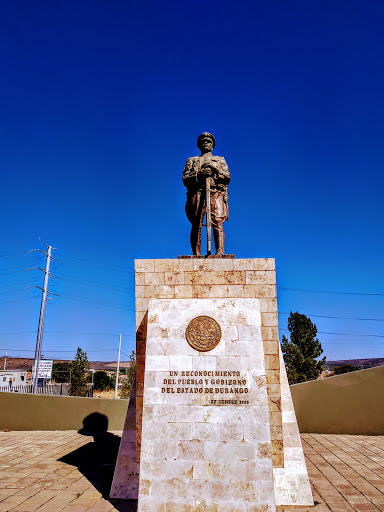 Estatua Conmemorativa Defensor de la Patria.