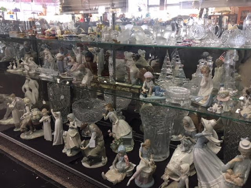 Auction House «RPN Sales & Auction House», reviews and photos, 4451 N Milwaukee Ave, Chicago, IL 60630, USA